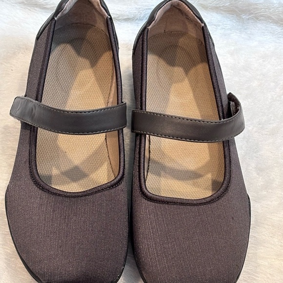 ✨  Stretchies Margaret Mary Jane Comfort Shoes - Silver Gray ✨ - Picture 2 of 9